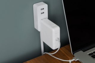 Illustration for article titled A Tiny Mountable Power Bar Fixes Your Outlet's Most Annoying Flaws
